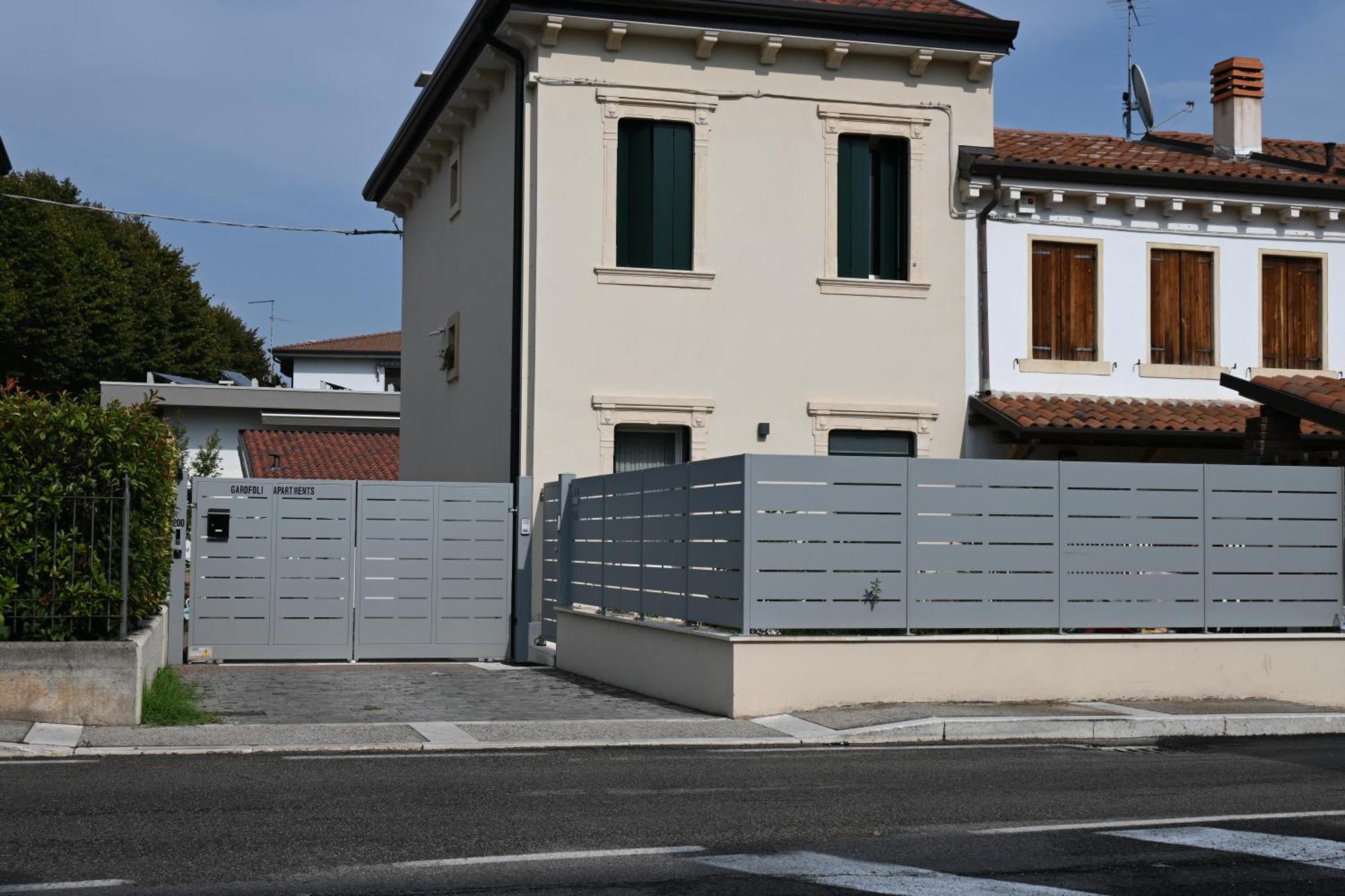 Garofoli Apartments San Giovanni Lupatoto Luaran gambar